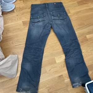 Jack & Jones jeans - Snygga jeans. Hittar inte storlek men skulle säga att dom är ungefär 31/32 Ganska bra skick