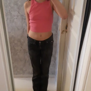 Rosa linnetopp - Säljer en snygg rosa linnetopp. Den är croppad💞💞.