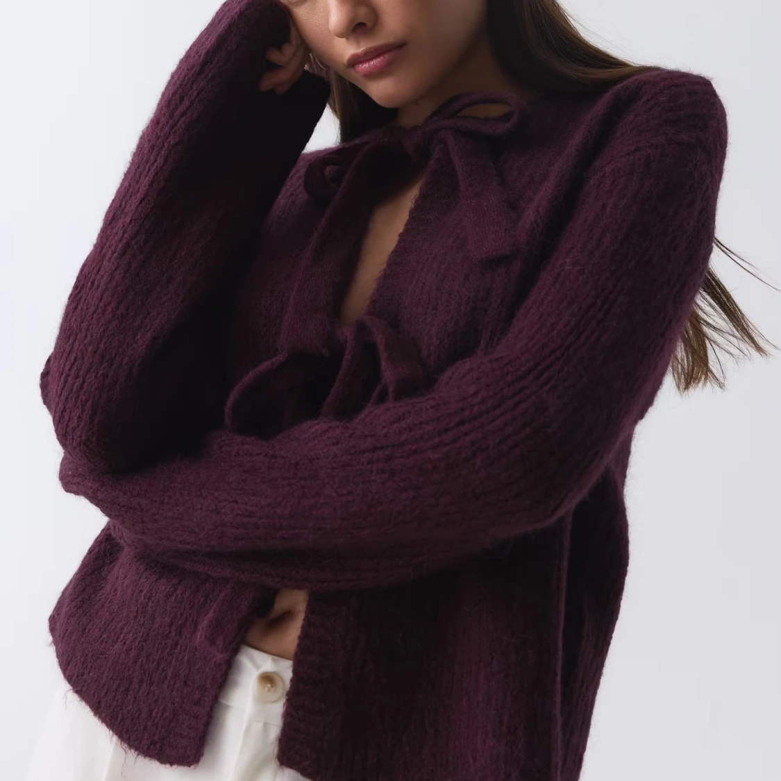 Mörklila stickad kofta med knyt