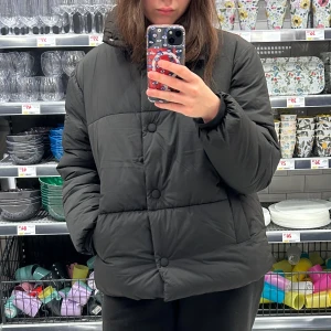 Black puffer - Size medium , no hood.