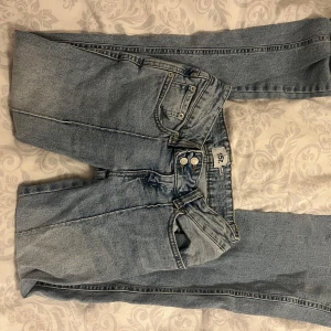 Lowwaist jeans från lager 157 - Super snygga jeans från lager 157 i nytt skick i storlek XS, full length! Nypris: 400 Hör av dig vid minsta fundering❣️