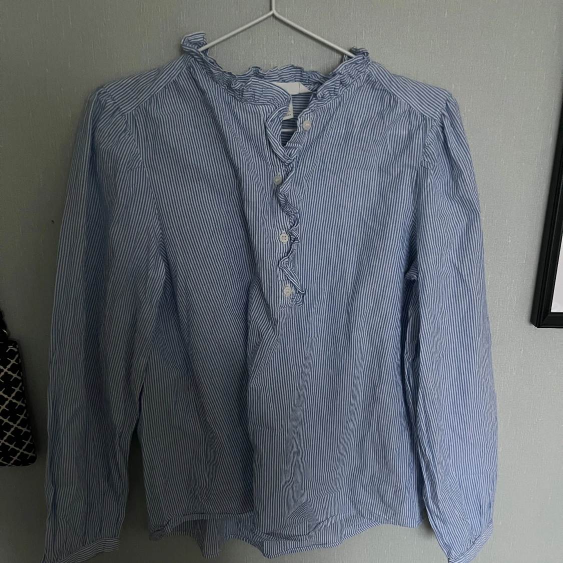 Blå och vit randig blus - 2