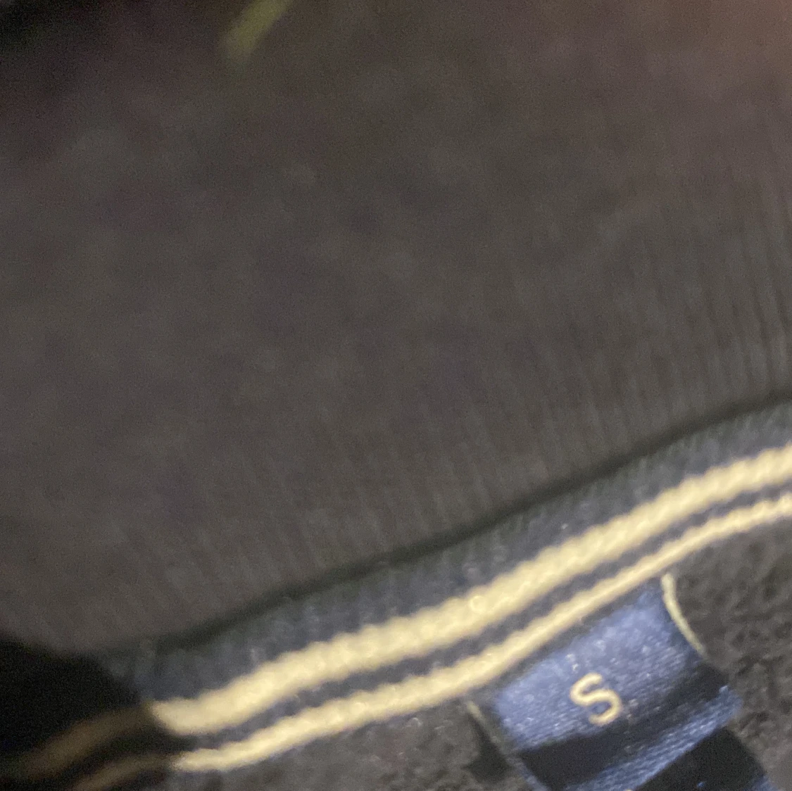 Mörkblå huvtröja från Gant - 3