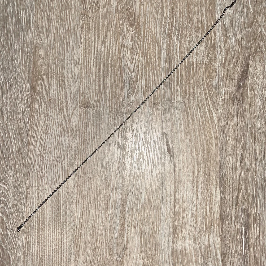 Silverfärgat halsband