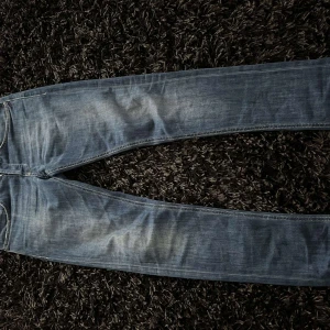 Dondup Jeans - Dondup jeans slimfit i nyskick för riktigt bra pris! Inga defekter eller något så skicket är 9/10. Dm för funderingar. Priset kan alltid diskuteras!