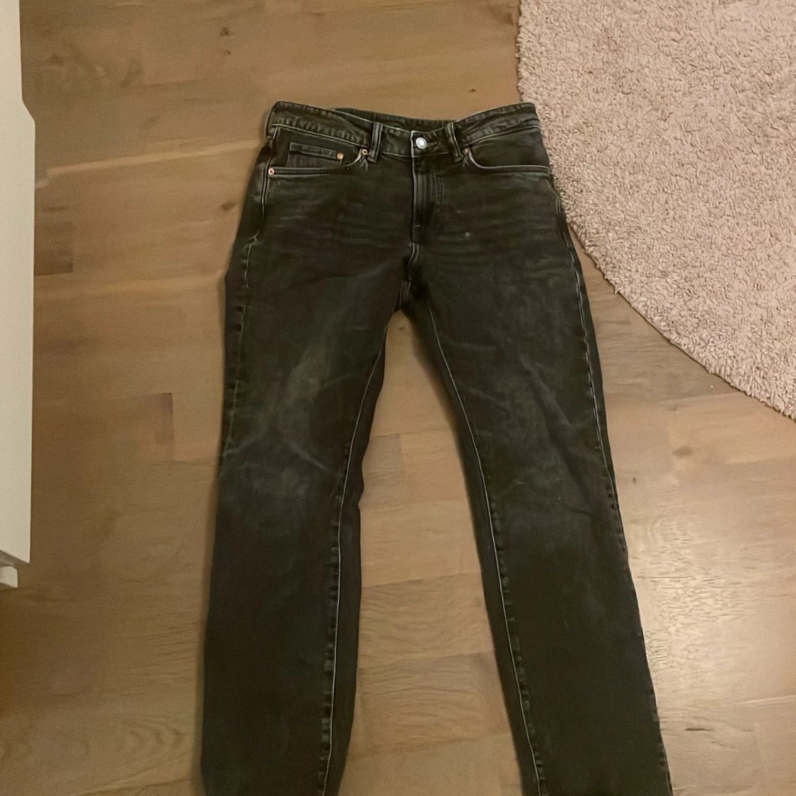 Mörk Gråa Jeans