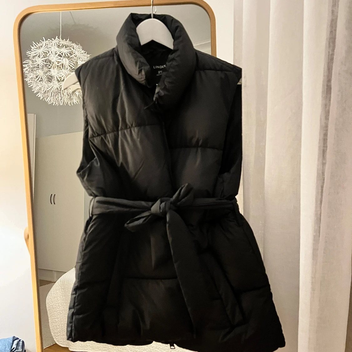 Svart väst med bälte - 1