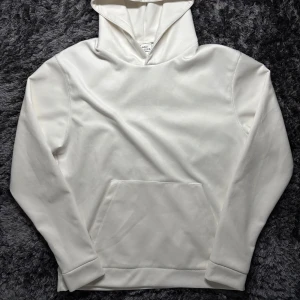 Ciszere Suede Hoddie - Vit Ciszere Suede Hoddie | Skick 9/10 | Storlek S |  Köpt för 1299 | Köpare står för frakten | Skicka frågor vid funderingar om plagget