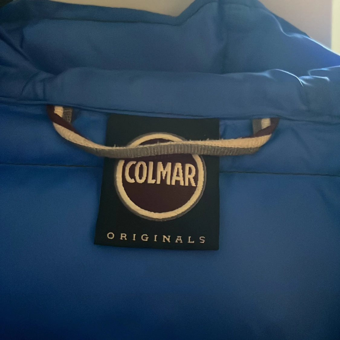 Mörkblå pufferjacka från Colmar - 4