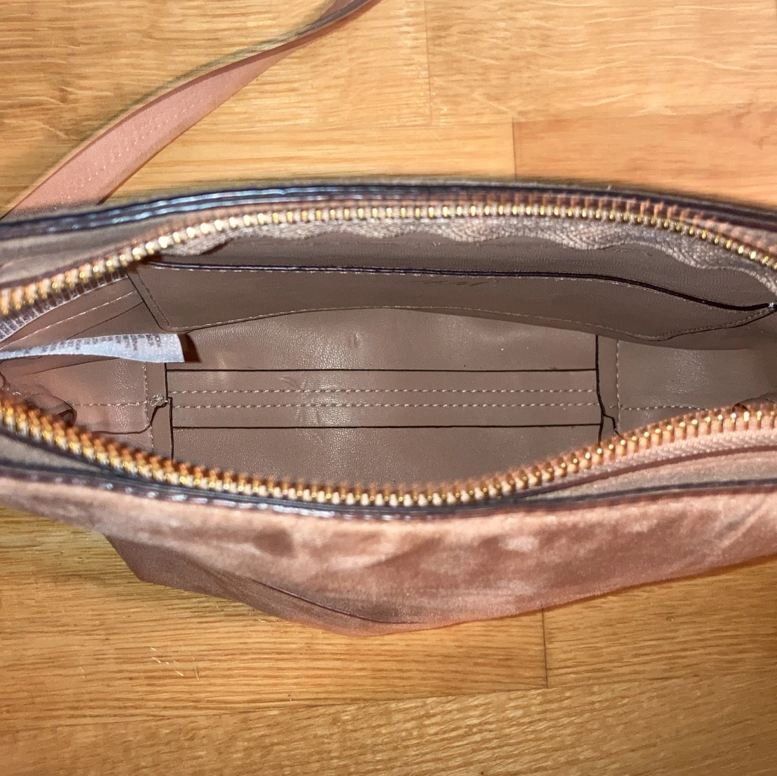 Beige axelväska med dragkedja - 4