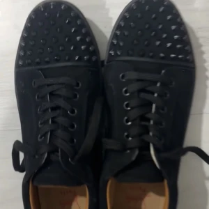 Loubs - Svarta loubs med spikar, pris kan diskuters vid snabbt köp, fraktar inom 1dag