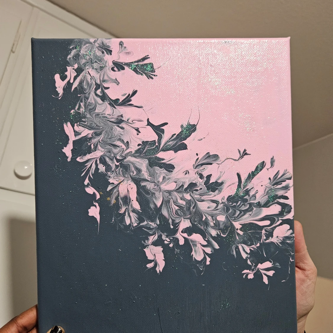 Abstrakt konstverk på duk