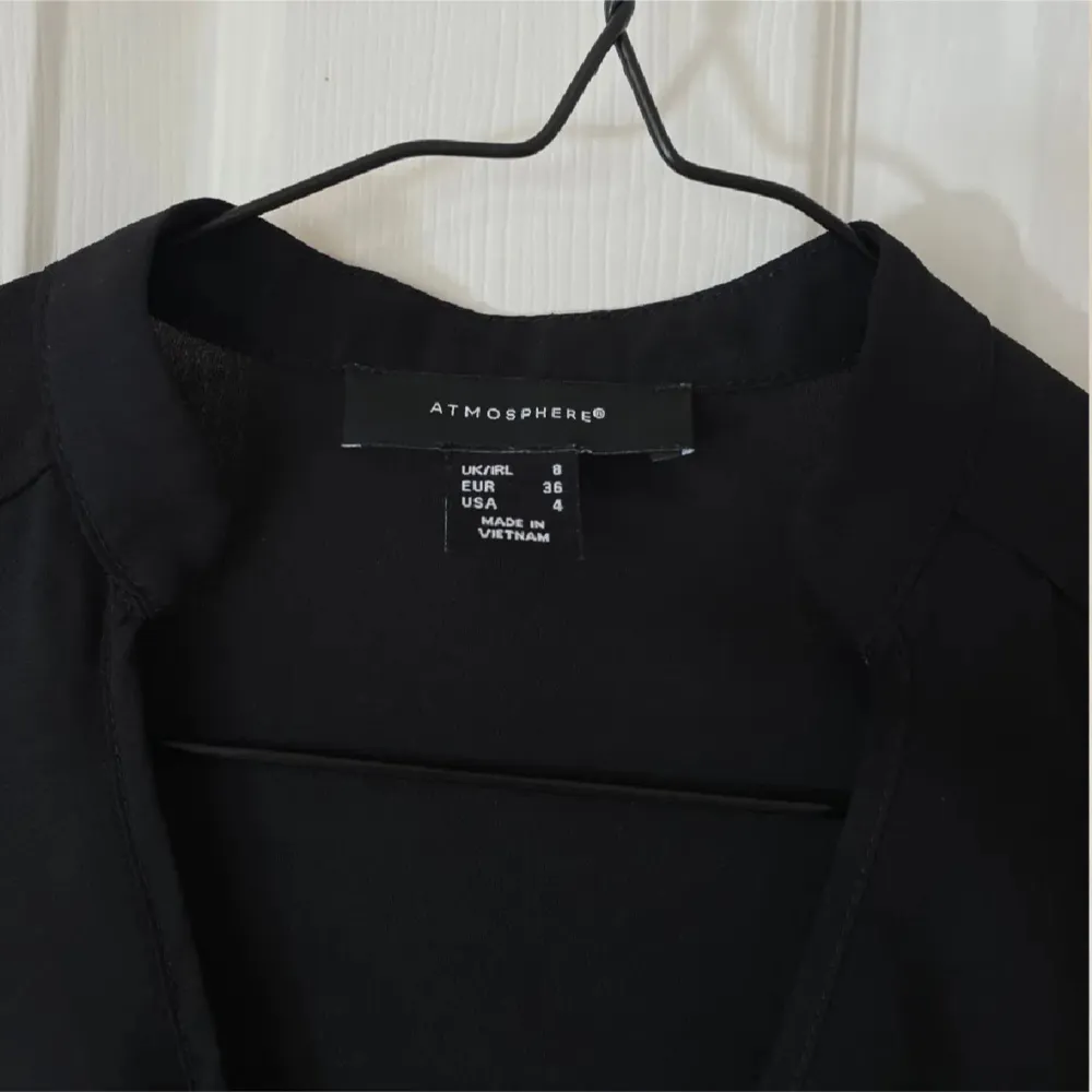 Snygg blus som tyvärr inte kommit till användning💕 Hör av er vid frågor eller funderingar!. Puserot.