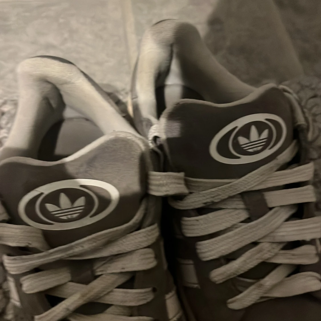 Säljer adidas campus skor storlek 36 - 4