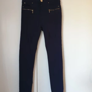 Flash plants  - Snygga pants från flash. Dem är i mycket bra skick och knappt använda. Storlek 34 och stretchiga