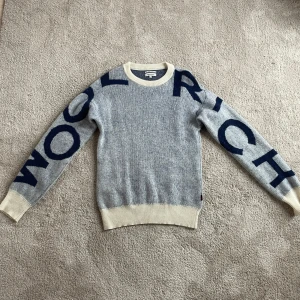 Woolrich ull tröja - Woolrich - skick 9,5/10 - storlek XS(sitter mer som S) - made in Italy 🇮🇹- 100% italienskt ull - nypris ca 2400kr mitt pris 1399kr