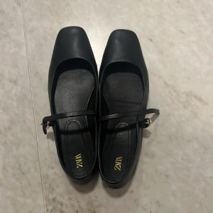 Mary Jane ballerina från Zara st.38 - Använda en gång och som nya. 