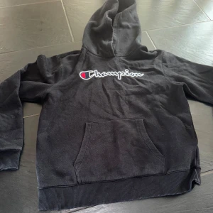 Champion hoodie - En fin Hoodie i gott skick. Storlek 15-16 år 