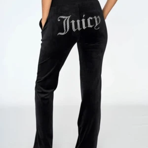 Juicy byxor med text - Suuuper sköna och snygga juicy byxor med ”juicy” skrivet i diamanter på rumpan, bra skick! Strl xxs💕