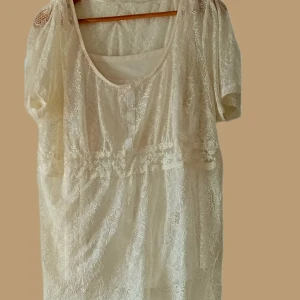 Spets blus - Strl XL Bara använd 1-2 gånger