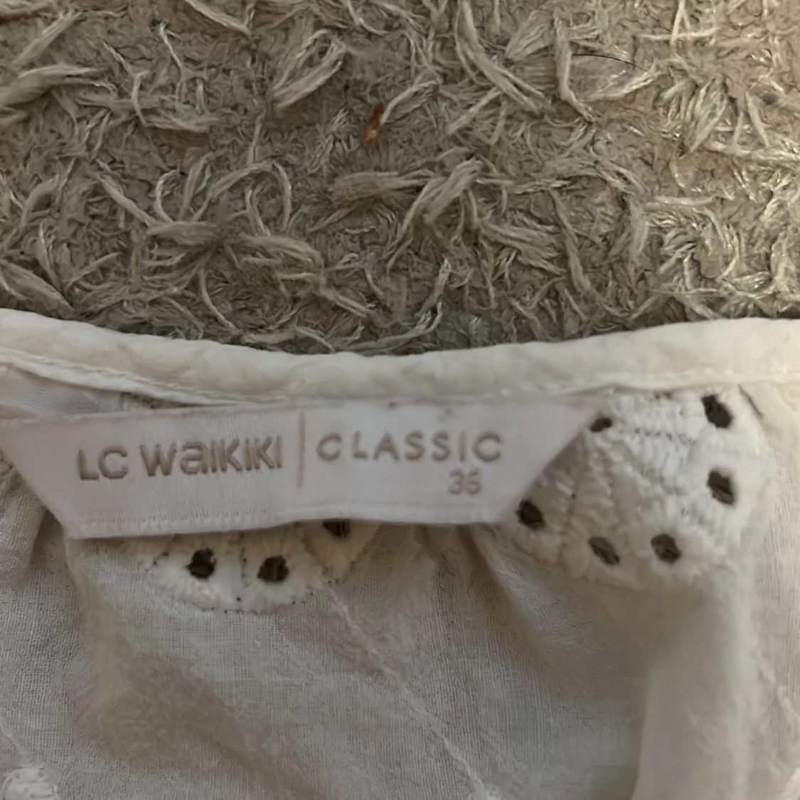 Vit broderad topp - 90