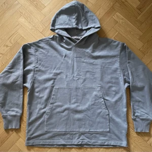 Acne studios hoodie  - Grå Acne studios hoodie i riktigt bra skick. Product code: FN-MN-SWEA000261 - Light Grey with Navy Blue Logo  Nypris: 4000kr. Pris går att diskutera!