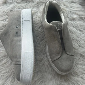 Eytys Doja - Gråa Eytys doja i storlek 38. Använda ett fåtal gånger. Nypris 2000kr.