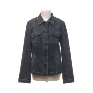 Bianca jeansjacka  - Äkta bianca jeansjacka, säljer då den inte kommer till användning, kom gärna med prisförslag🩶🤍🩵