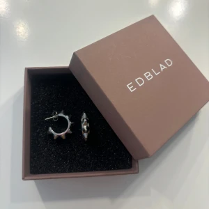 Edblad silver örhängen - I bra skick, använda bara några få gånger. Säljer på grund av att jag inte använder silver längre.