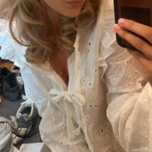 Vit blus - Jätte fin helt oanvänd blus från Jacquard helt oanvänd säljer pga ej kommer till användning 