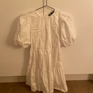 Klänning🤍 - Använd endast en gång🩷