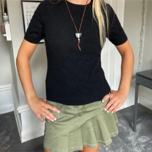 Kashmir t-shirt - Super fin kortärmad stickad tröja