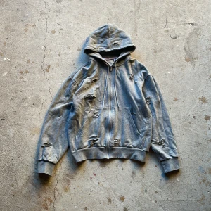 Distressed hoodie - Distressed hoodie. Vintage skick utan flaws. Boxy passform