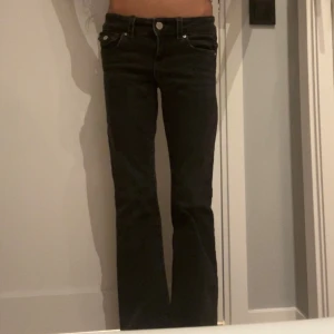 Gina tricot jeans  - Bootcut jeans från Gina 