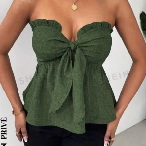 Militärgrön topp  - Storlek M men passar dig som har L