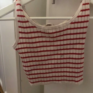 Linne - Linné i röd och vit färg köpt från H&M storlek 146-152 12-14 åringar  