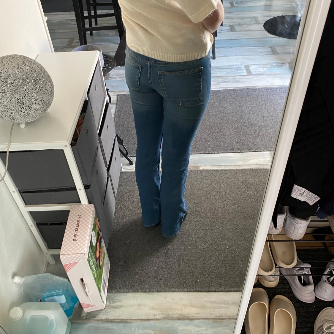 Blå jeans med bootcut - 90