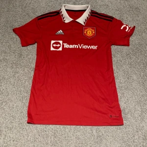 Man UTD Elanga (36)  - Säljer denna tvärfeta Elanga 22/23 hemma tröja. Knappast använd och i nytt skick. Det är äkta vara.