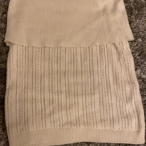 Off shoulder topp - Off shoulder topp som aldrig är använd då den tunge passar🤍
