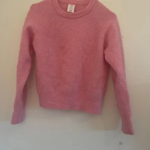 Fin stickad tröja  - Säljer denna jättefina stickade tröjan från Carin Wester. 