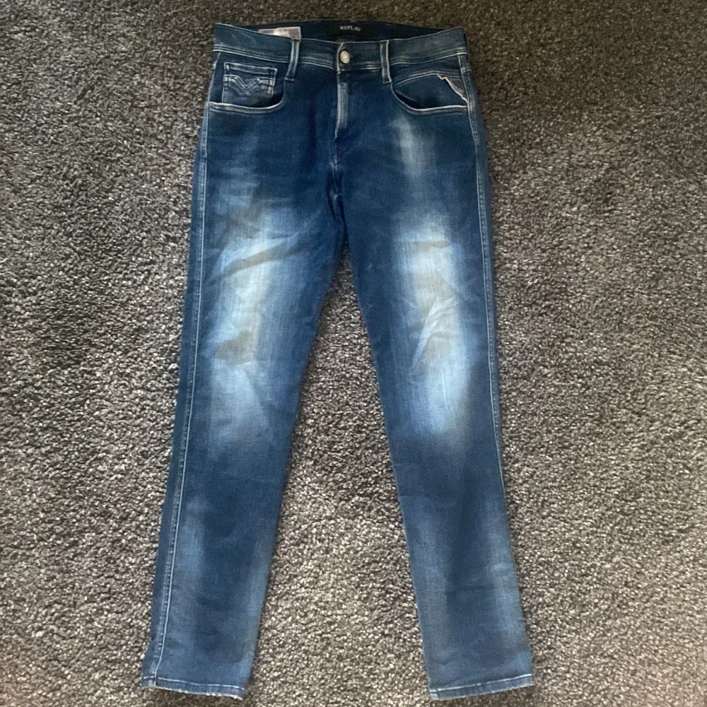 Säljer mina feta anbass jeans med sjukt fet fade| passar dig mellan 170-178 | inga defeter (skick9/10) | fraktas 📦inom 24 h | pris kan diskuteras |. Jeans & Byxor.