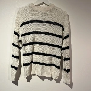 Stickad tröja  - Randig tröja, jätteskön