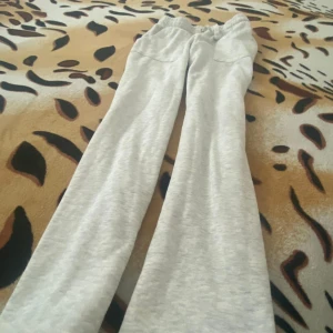 Använda typ 2 gånger säljer för jag inte använder de längre  - Vanliga grå mjukis jätte sköna