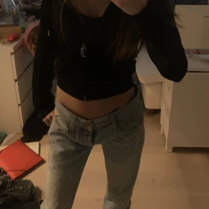 Replay jeans  - Skit snygga replay jeans med snygga fickor. Bra skick, sitter väldigt bra i midjan. Priset är inte fast.