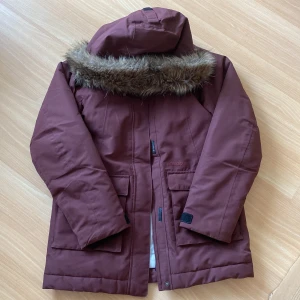 Didriksons jacka - Säljer Didriksons jacka i St170. Frakt tillkommer.