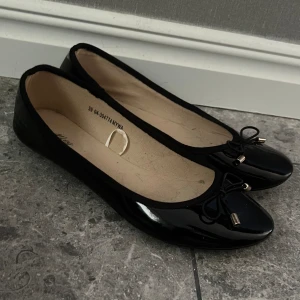 Ballerina skor  - Jätte fina ballerina skor i bra skick!🥰💕