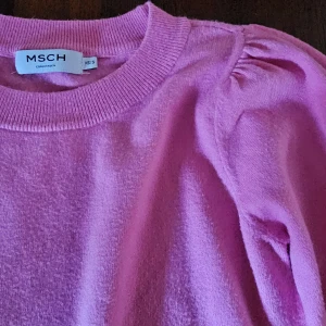 Jättefin MSCH jumper med puffärm - Jättefin rosa MSCH jumper med puffärm stl.XS/S inköpt i Köpenhamn.