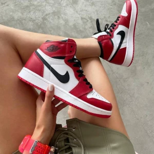 Jordans Chicago - Lånad bild. Säljer mina för dom inte används längre. Dom är i bra skick.