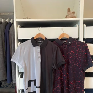 J.Lindeberg pike - Helt nya. Storlek m på båda. Nypris ca 900kr st. Säljer båda för 690