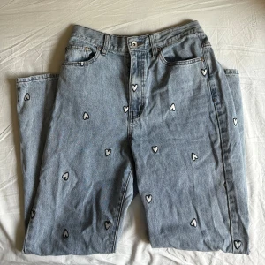 Jeans med hjärtan - Supergulliga jeans köpt från en Japanskt märke förra året
